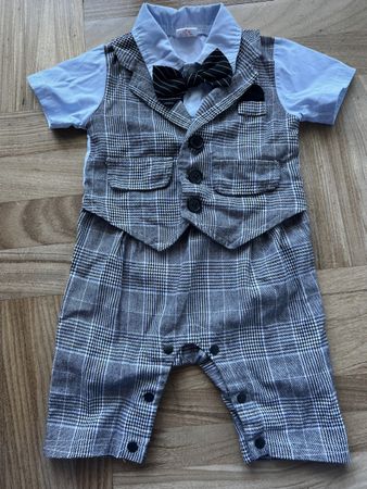 Baby Anzug Gr. 80 mit Fliege - Top Zustand!