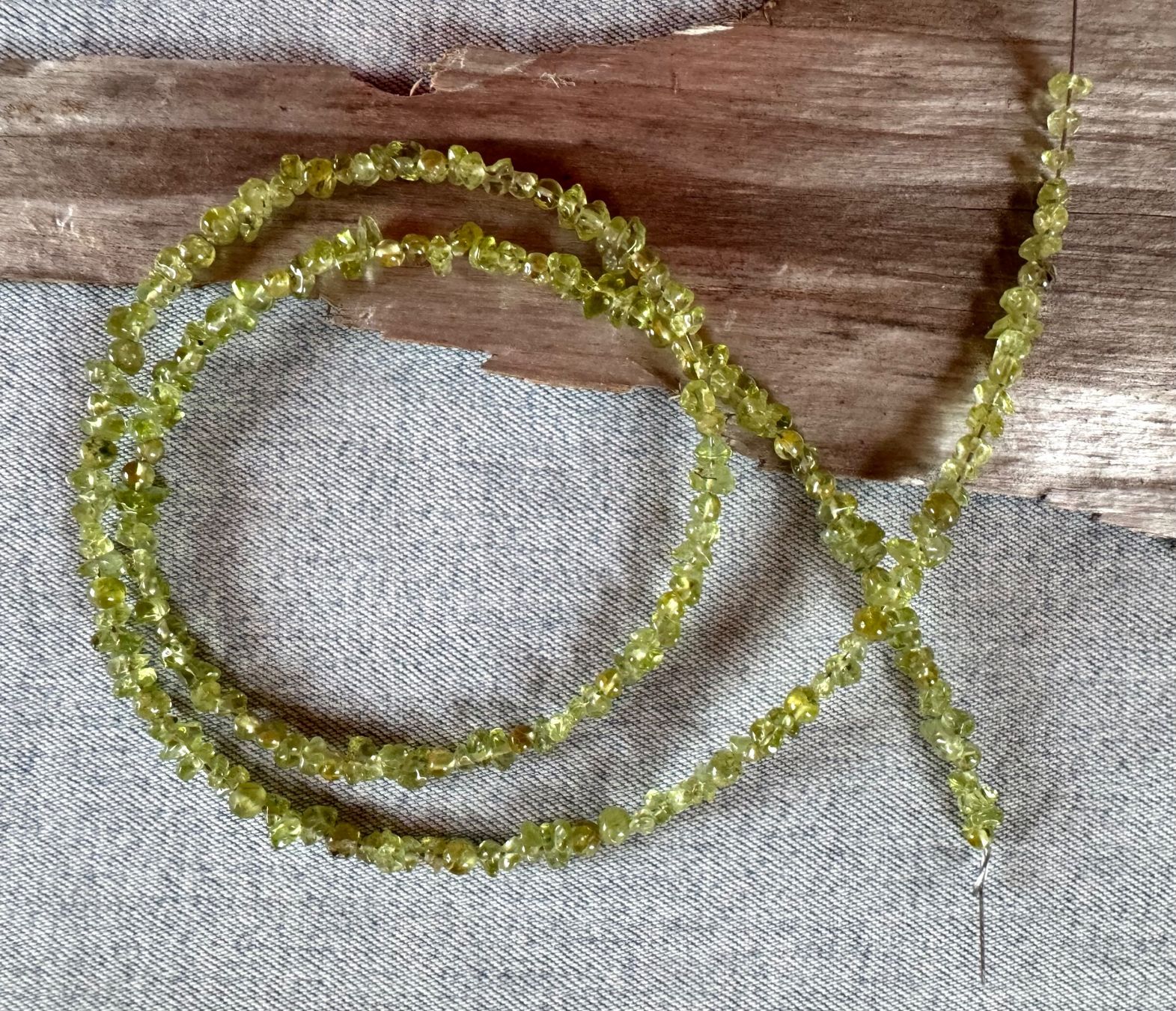 Ketten: Peridot. Olivin   extra  wilde Nugget Form + rund     53cm – Neu und originalverpackt aus Leuggern von gemshow 3