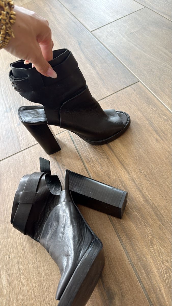 Zara Damenschuhe: Black leather ankle boots used condition – Gebraucht aus Dübendorf von ReLoved_Fashion_ZH