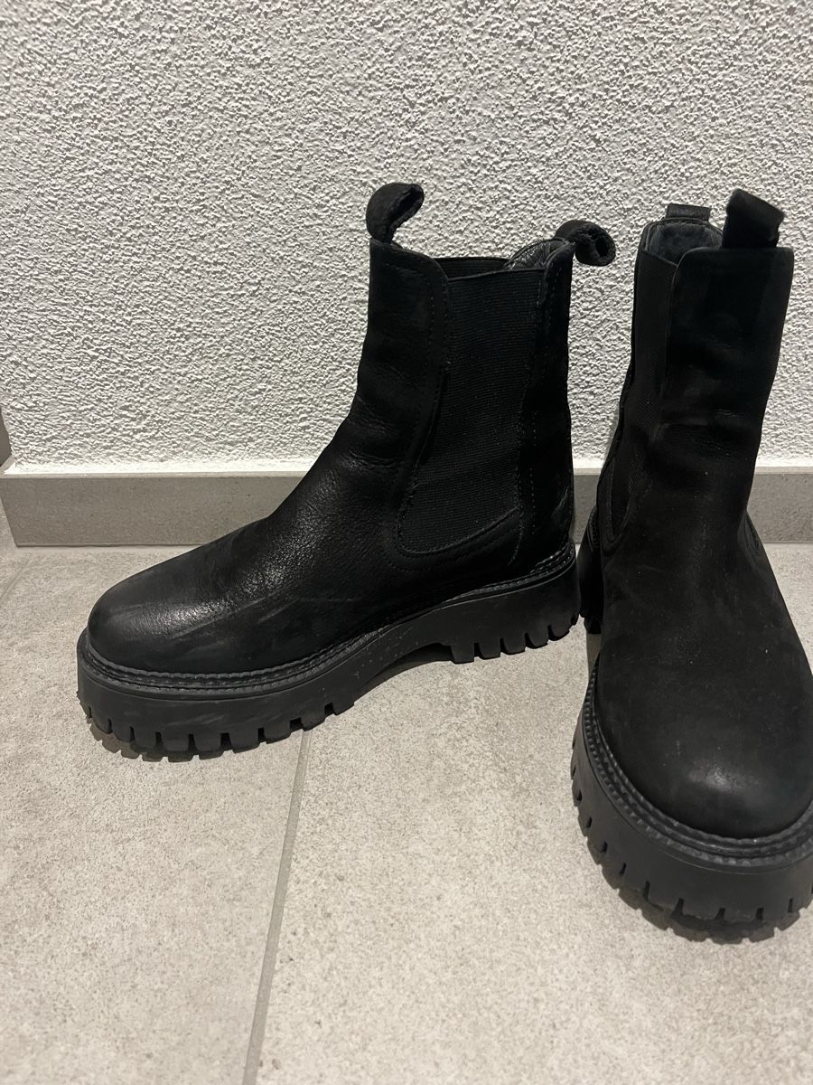 Scarpe da donna: Schwarze Winterstiefel, Gr. 38 – Usato da Eschenbach SG venduto da lena.0112 1