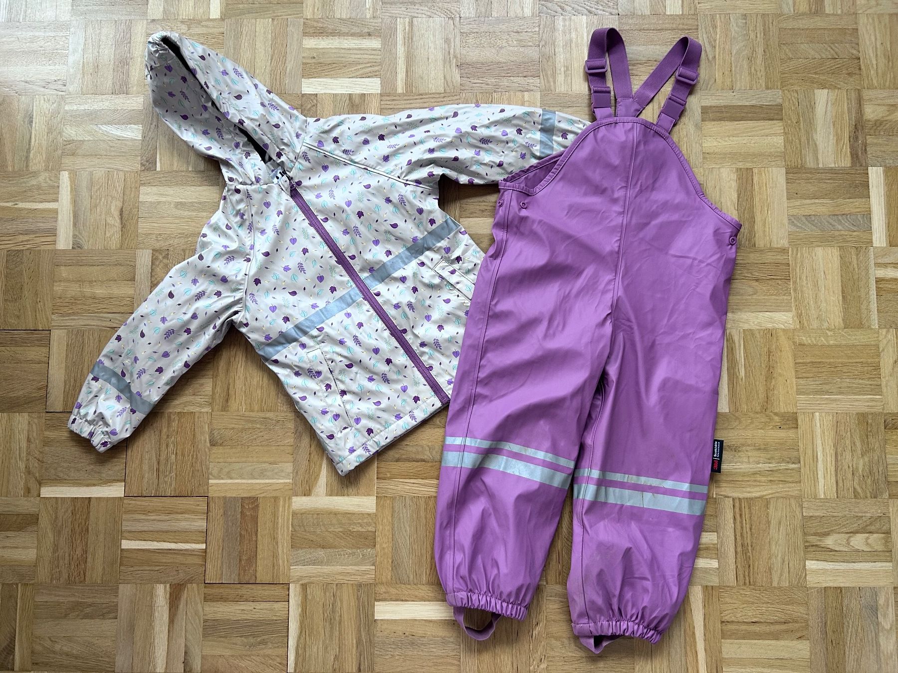 Lotti & Set di vestiti: Regenkleidung Set Gr 98/104 – Usato da Affoltern am Albis venduto da dor_d289