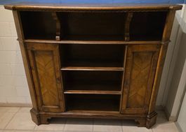 Schöner  Schrank / Sideboard altersbedingter Zustand antik