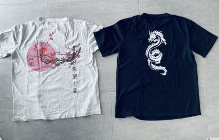 2 ASIATISCHE T-SHIRTS GRÖSSE XS