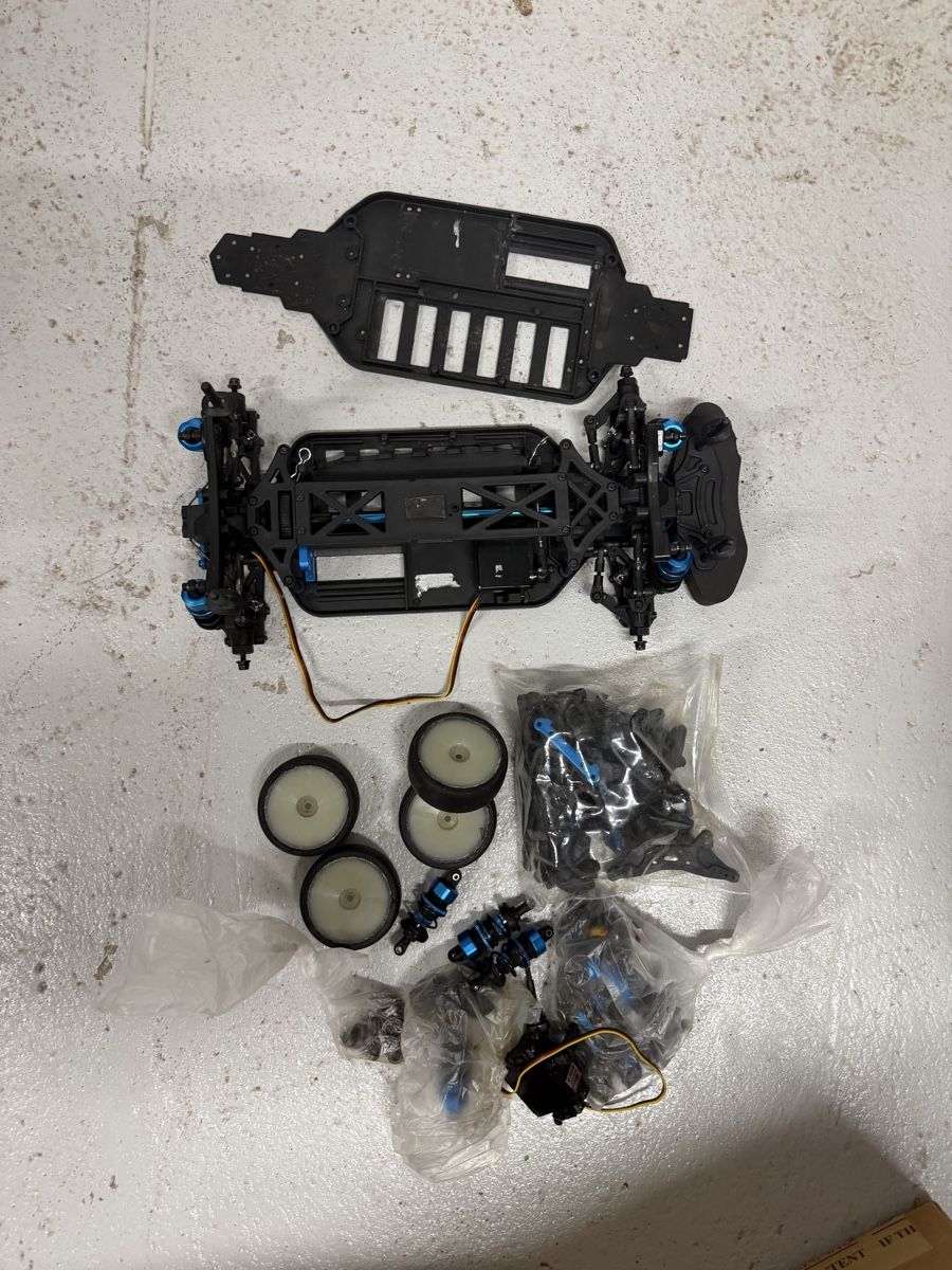 Modellismo RC: RC-Auto Chassis inkl. diversen Restteilen – Usato da Wangen an der Aare venduto da Flo_kaufm