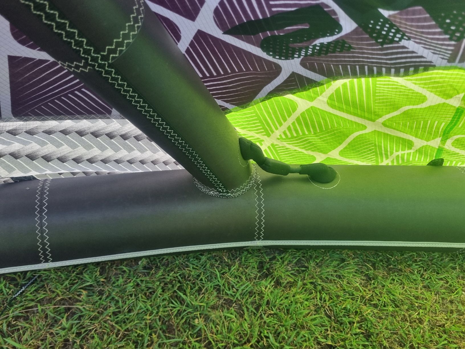 Aquilone: Cabrinha Switchblade 12qm Kitesurf Set mit Trapez, Pumpe, .. – Usato da Wünnewil venduto da Utan8 7