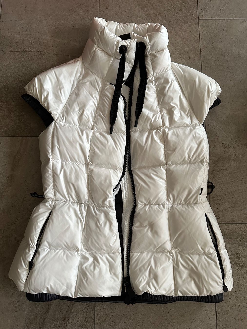 Moncler Gilet & Giacche senza maniche: Weste Moncler Grenoble – Nuovo (secondo la descrizione) da Ebikon venduto da nat_jzh5