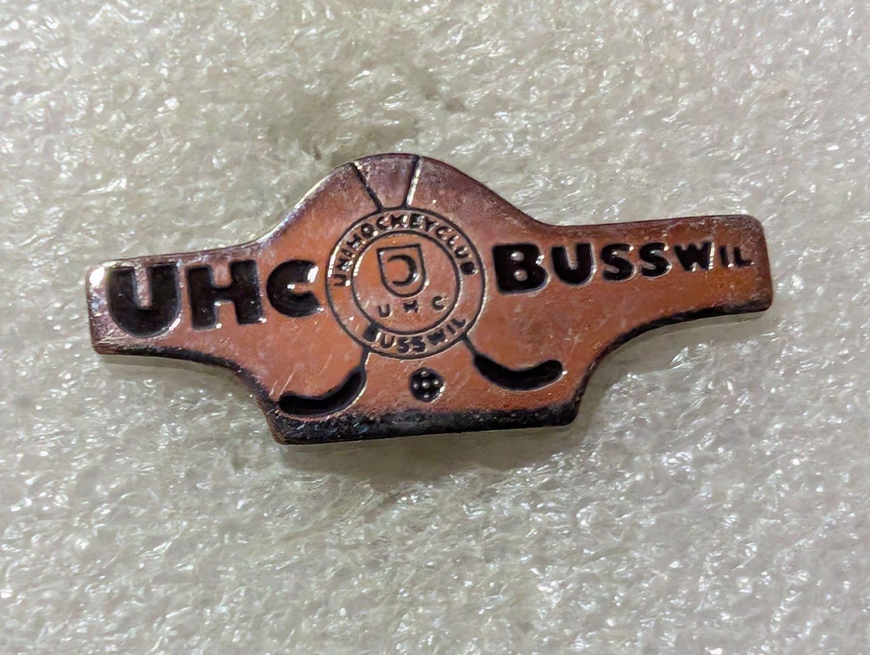 Placchette & Badge: Ansteckpin 107: UHC Busswil – Usato da Oppligen venduto da Pin-Fall-Shop