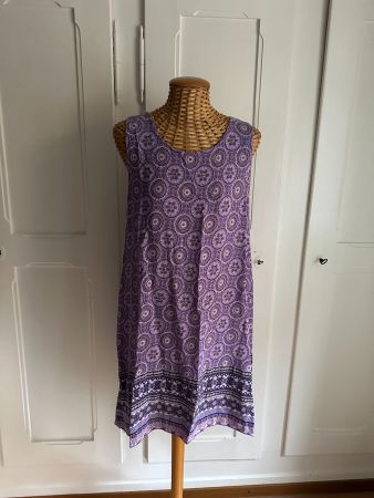 Kleidchen lila gemustert S
