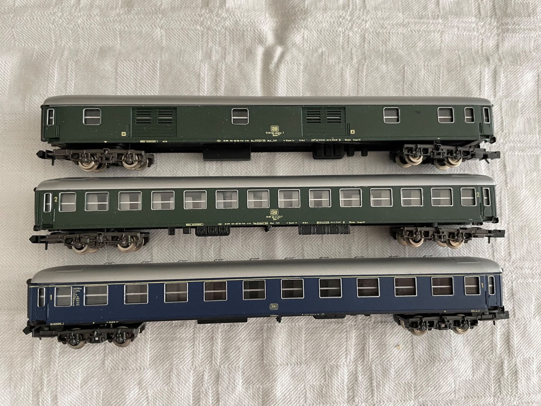 Modelleisenbahnen: Modellbahn ATLAS Spur N  3. Wagen DB – Gebraucht aus Rorschach von Karotten