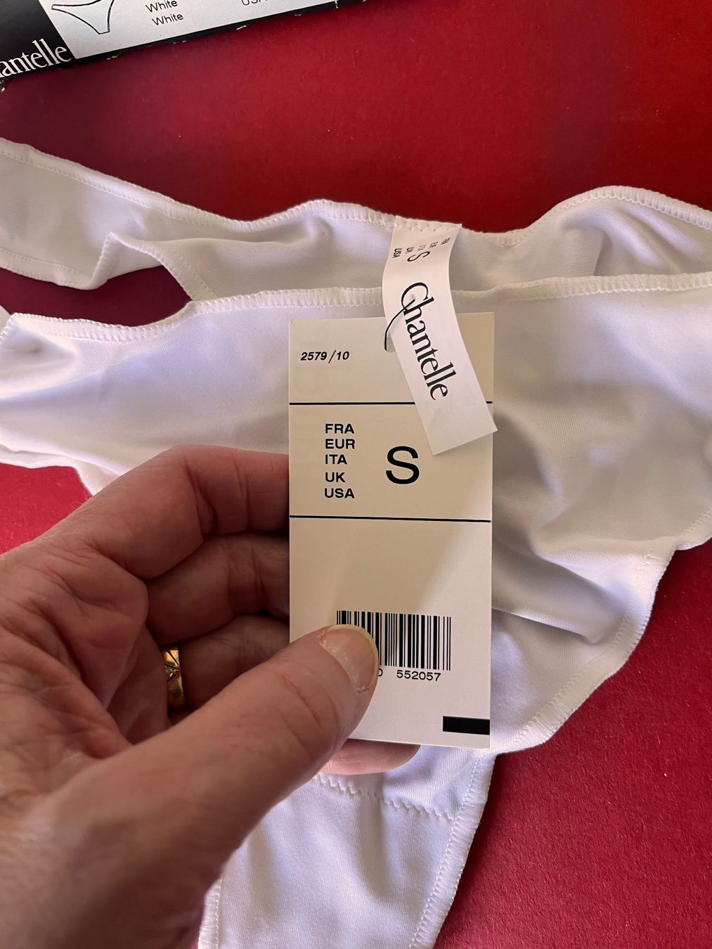 Chantelle Sonstige Unterwäsche: String, CHANTELLE, Grösse S, 1 Stück in Weiss – Neu und originalverpackt aus Rudolfstetten von gst_g7xl 1