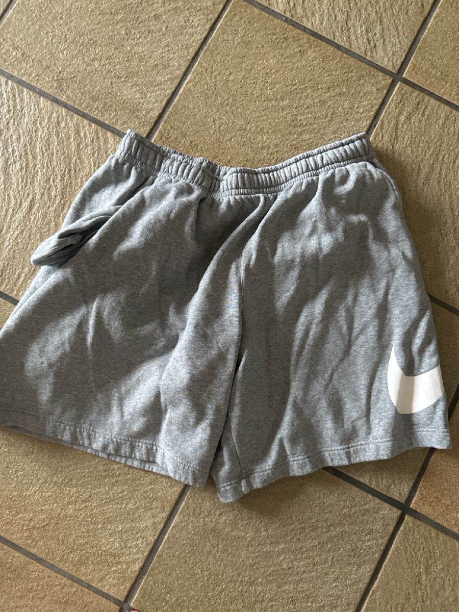 Hosen: Kurze Jogginghose Nike, Grösse XL – Gebraucht aus Schlieren von nowaya