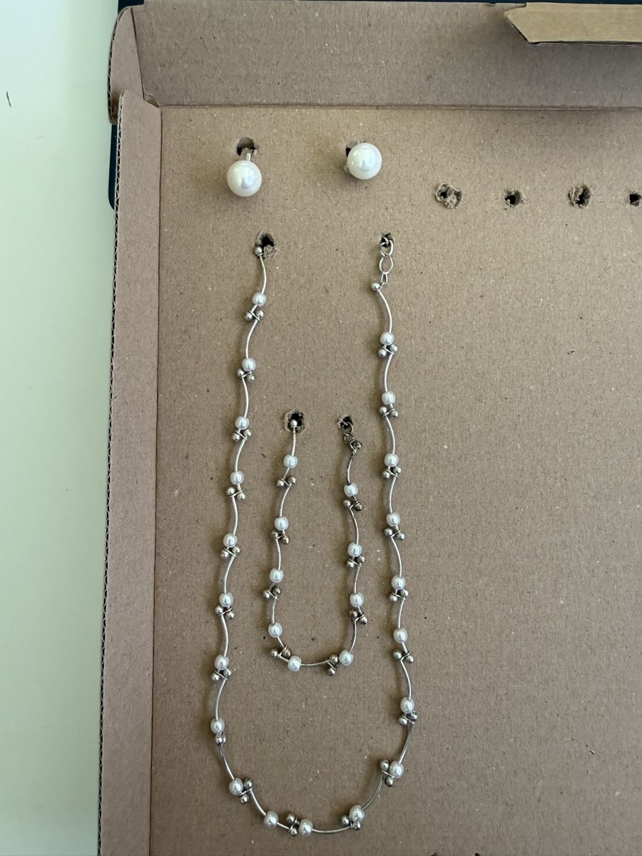 Catenine: Ein Schmuck-Set – Usato da Zweisimmen venduto da KoBo88