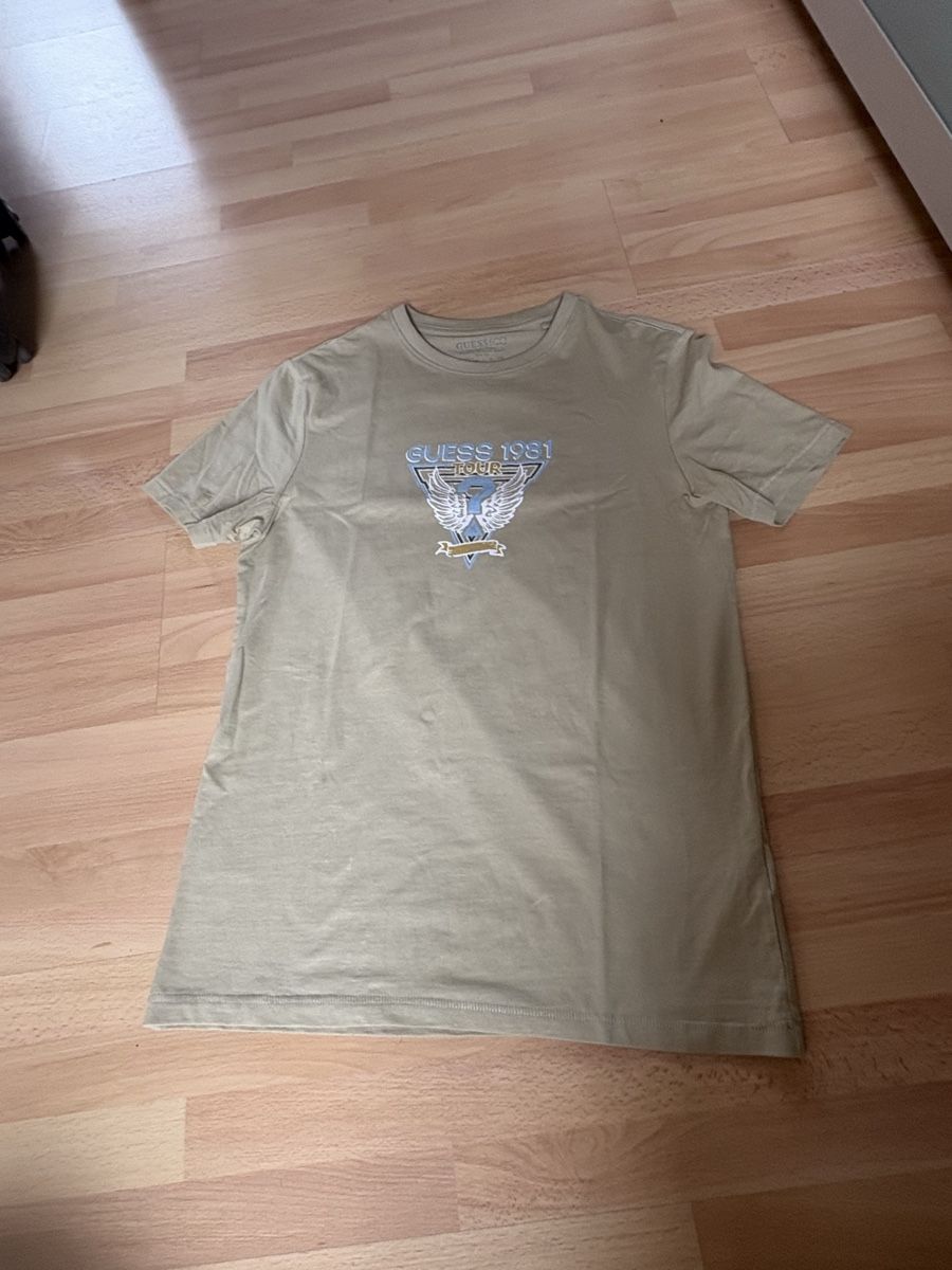 Guess T-shirt: t-shirt Guess – Nuovo (secondo la descrizione) da Posieux venduto da lia_f69b 1