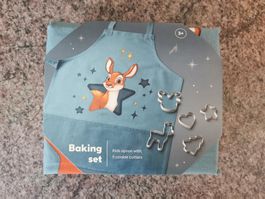Kleines Backset (Kinderschürze + 5 Ausstechformen)