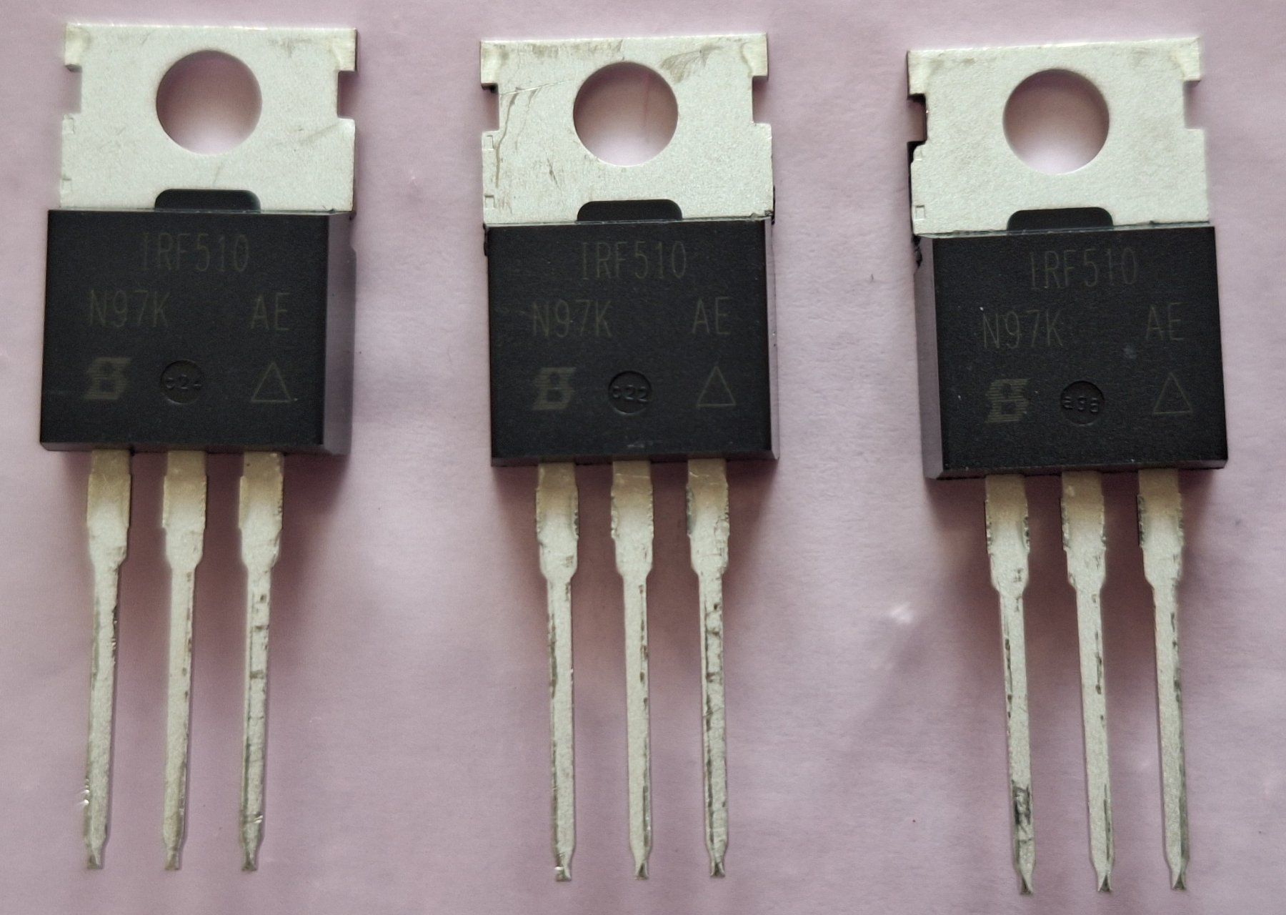 Componenti elettronici: IRF510 Power MOSFET  3 Stück – Nuovo (secondo la descrizione) da Sevelen venduto da rwi_k7mr