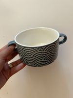 Tasse en céramique motif vague bleu et blanc 