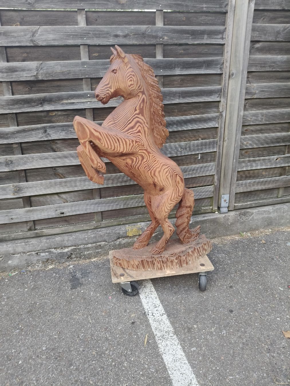 Sculptures & Statues: Massive Holzskulptur, Pferd  – D'occasion à Zwingen par inf_2blh