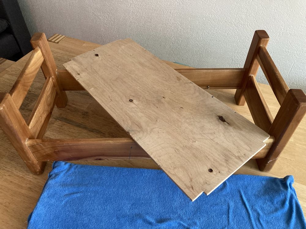 Jouets: Kleines Puppen-Holzbettli mit Matratze – D'occasion à Affoltern am Albis par rollotomasi 2