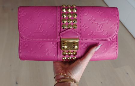 Louis Vuitton Pink Courtney Clutch
