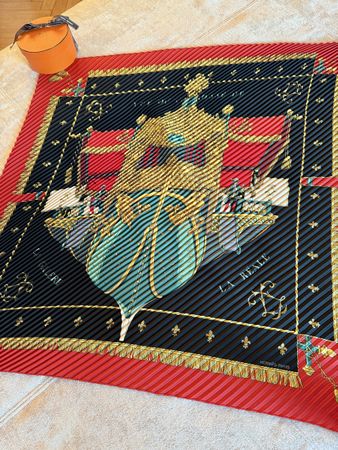 Foulard / Carré plissé 90 Hermès "Vue du Carosse" 100% soie