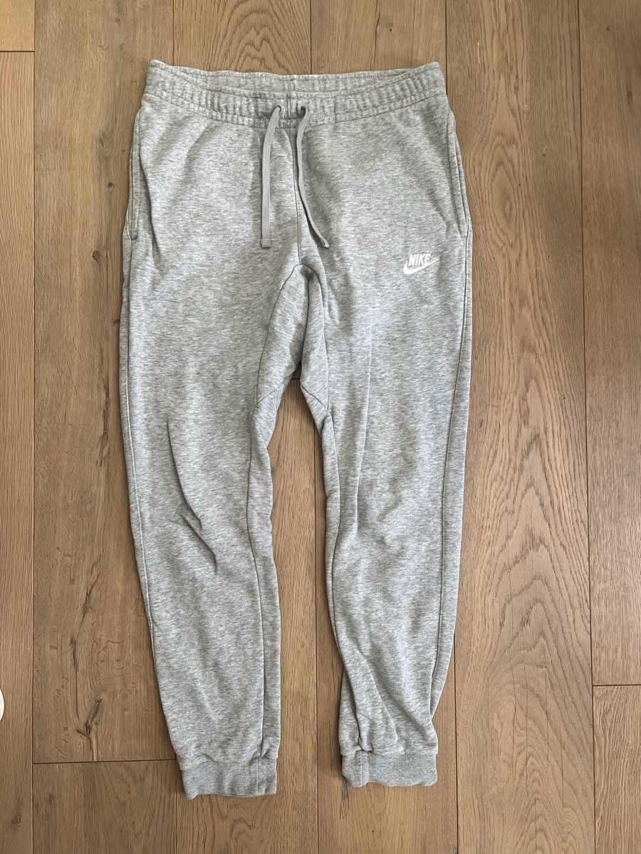 Nike Hosen: Nike Jogginghose grau Grösse S – Gebraucht aus Olten von isabelschmid