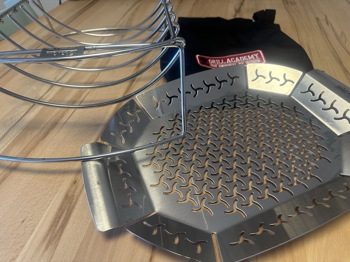 Weber Küchengeräte: Weber Grillzubehör inkl. Schürze – Gebraucht aus Langnau am Albis von Flash2585