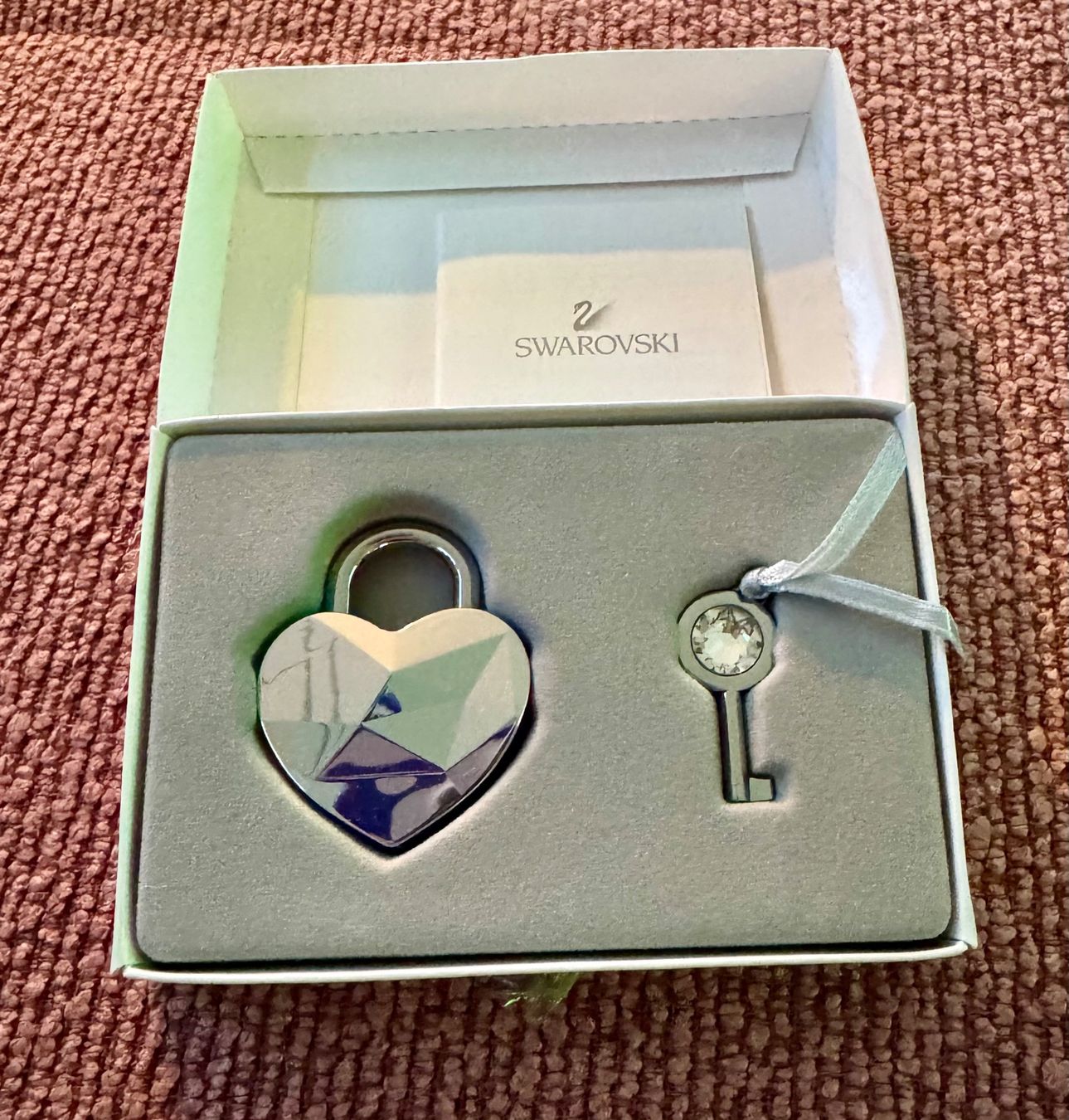 Swarovski Alle Dekorationen: Swarovski Crystal Lock & Heart – Neu und originalverpackt aus Thalwil von amy_pjw 2