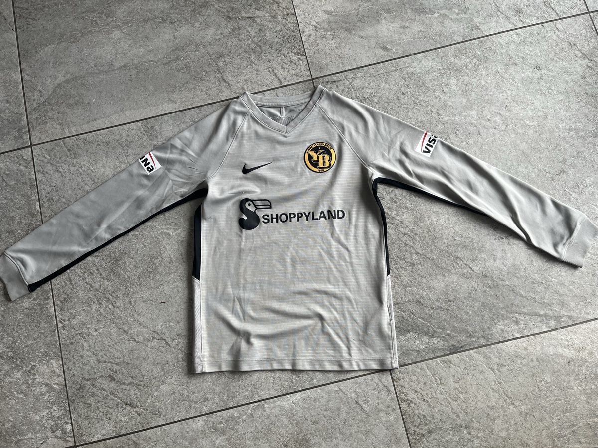 Young Boys Trainer, Turnhosen & -trikots: YB Torhüterdress Grösse M – Gebraucht aus Dotzigen von Mirjam1984