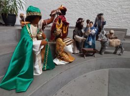 Krippenfiguren Set gross mit Tieren guter Zustand
