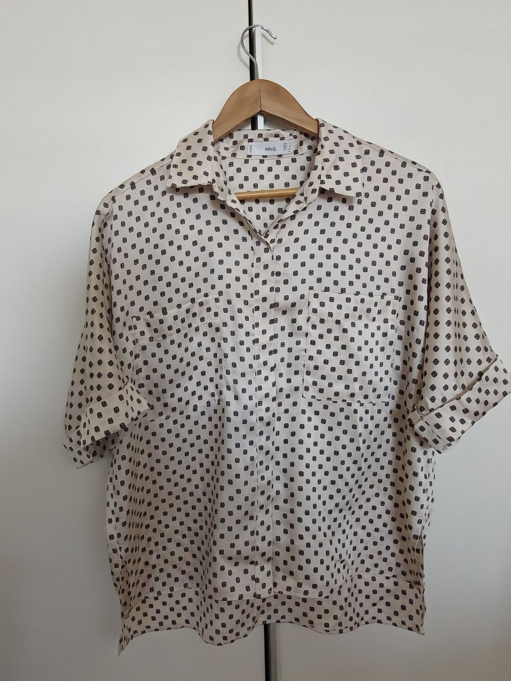 Mango Camicette: Bluse in Satin-Optik - Beige - Gr. M - NEU – Nuovo e nell'imballaggio originale da Winterthur venduto da Dana_33