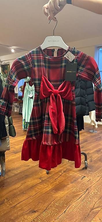 Lotti & Set di vestiti: Mädchen Kleider  – Usato da Andermatt venduto da Diadiusdiana 1
