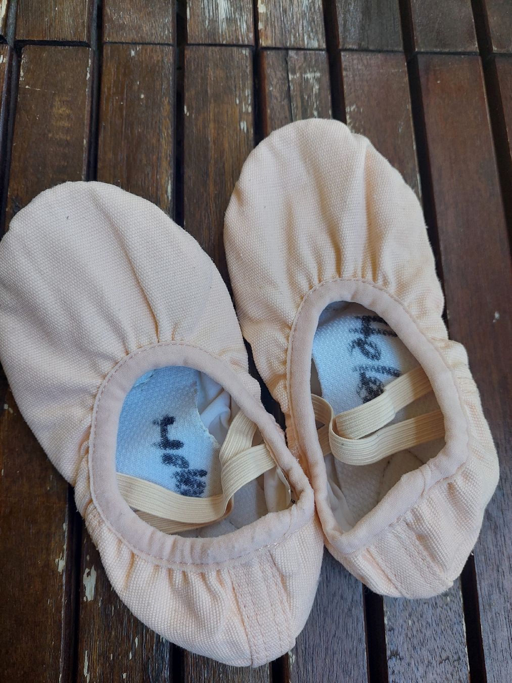 Schuhe für Mädchen: Ballettschuhe Stoff Grösse 32 neuwertig – Gebraucht aus Zürich von Paola_O