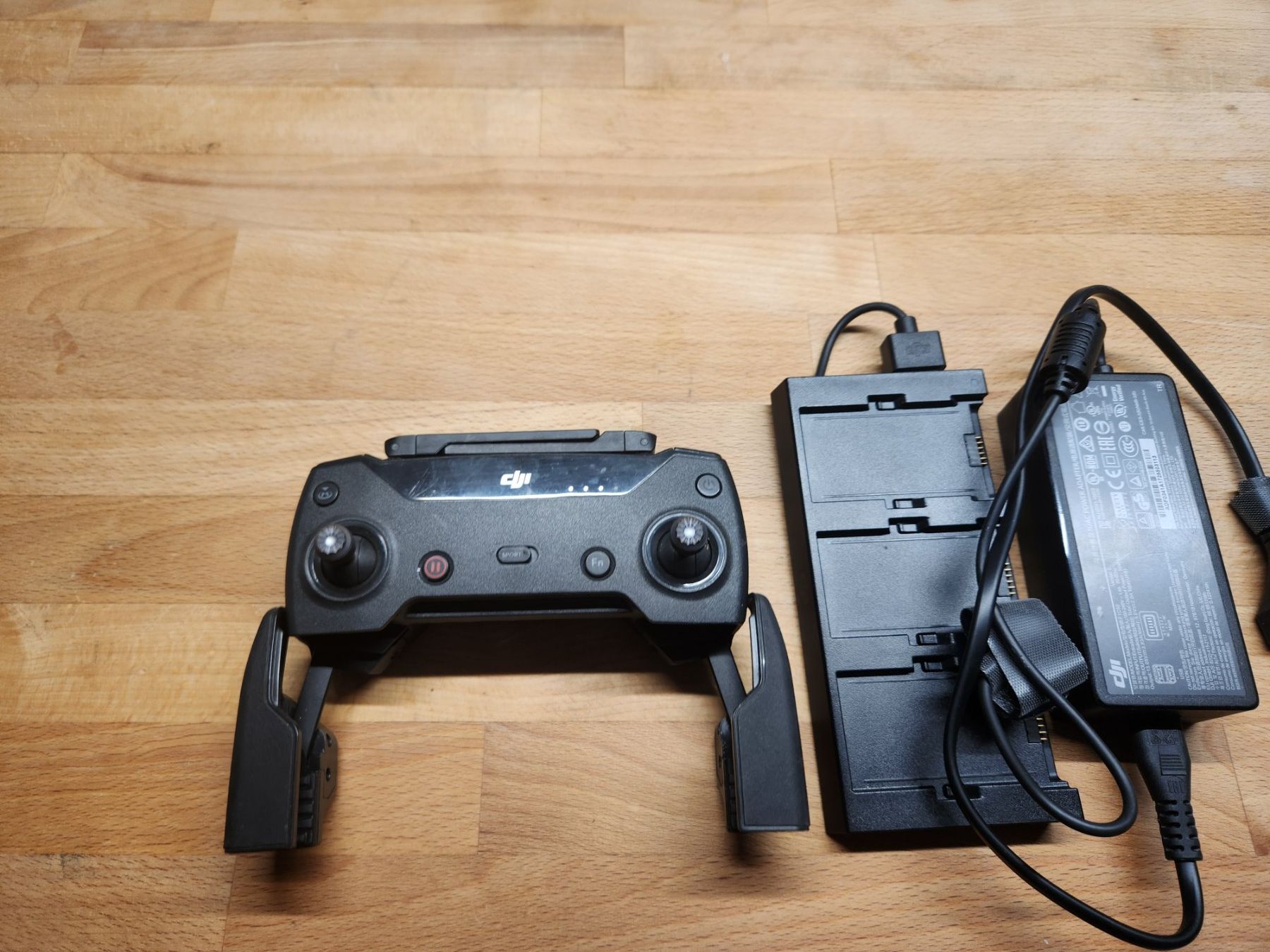 DJI Telecomando: Comande dji spark et chargeur – Usato da les bois venduto da pepito610