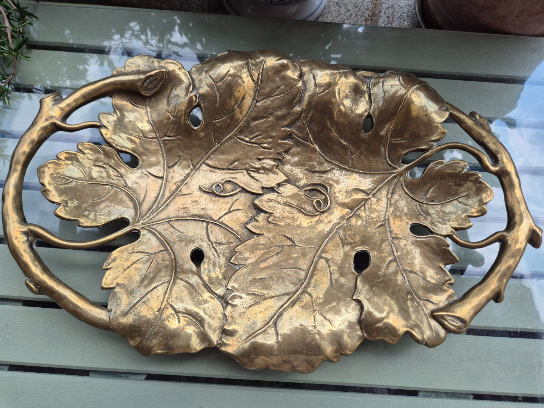 Schalen: Schale Weinblatt Messing antik Dekorationsschale 37 cm – Gebraucht aus Bern von aronari 1