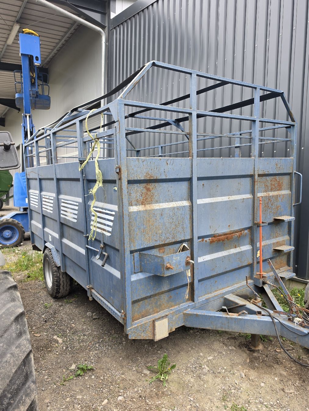 Rimorchi: Viehwagen Hydraulisch gebremst  – Usato da Bösingen venduto da lauda-lauda