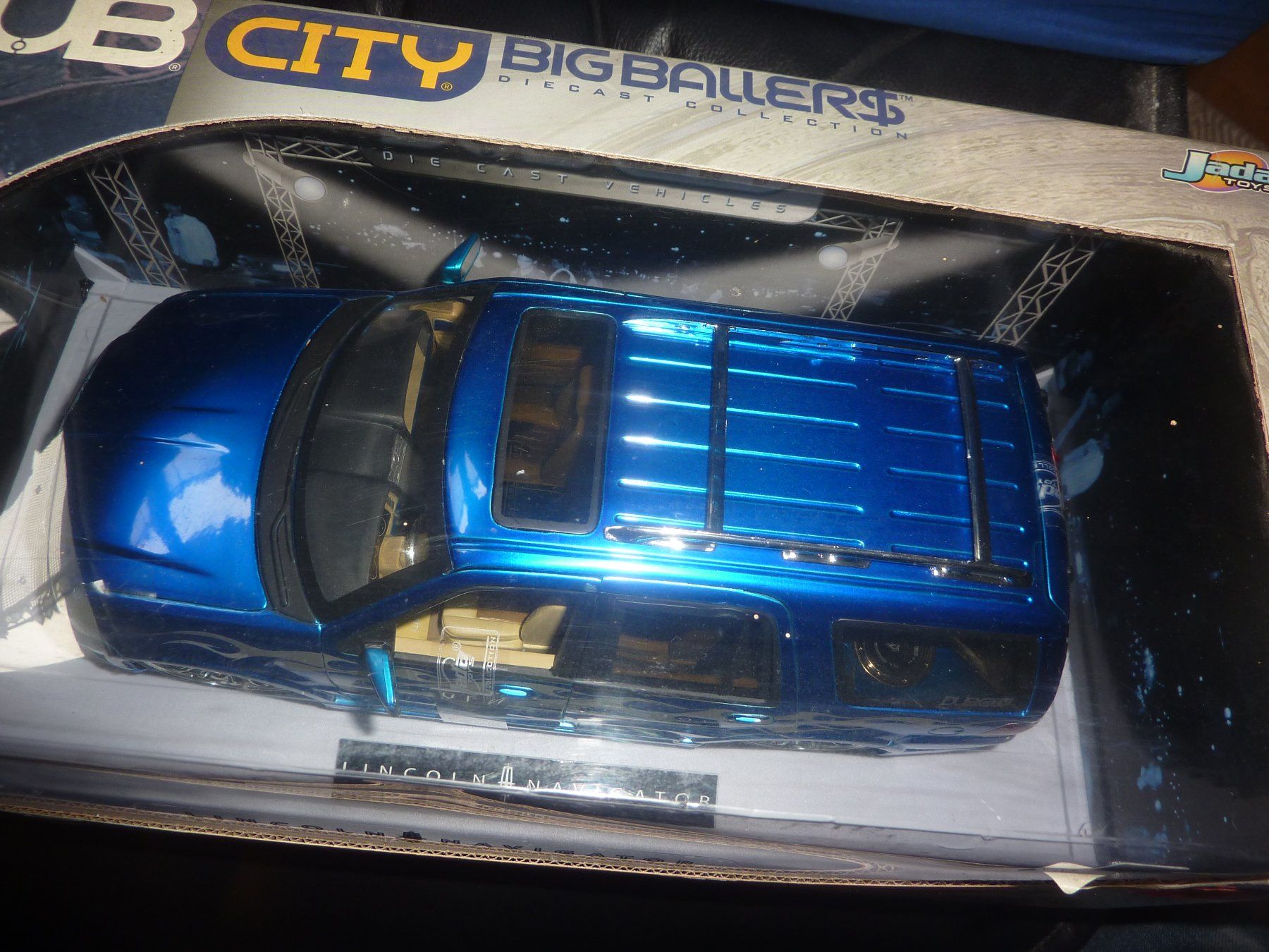 Jada Toys Modellini d'auto: LINCOLN NAVIGATOR – Nuovo e nell'imballaggio originale da Balsthal venduto da bouteliee 1