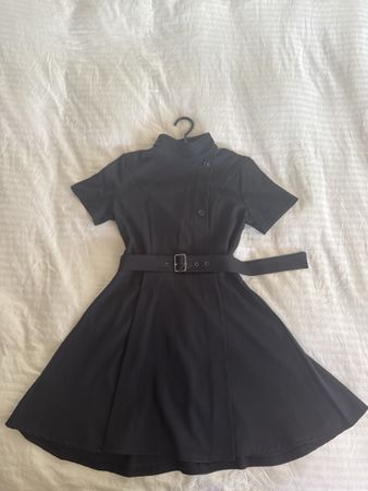 Kleid schwarz mit Gürtel kurzarm Stehkragen Grösse S