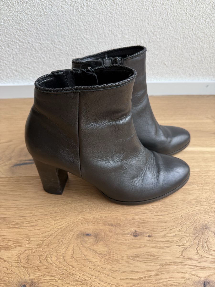 Gabor Scarpe da donna: Gabor Echtleder Stiefeletten schwarz, Gr. 38 – Usato da Weggis venduto da Moitie-Moitie 1