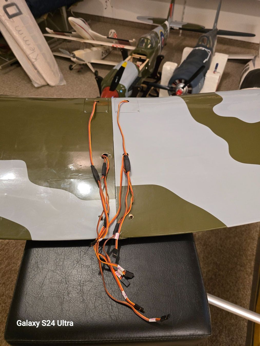 Modellismo RC: Modellflugzeug Spitfire 1:6 ARF Phoenix Model – Usato da Teufen AR venduto da Appenzell04 7