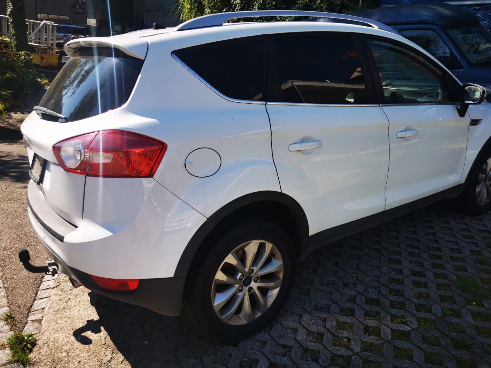 Ford Automobili: Ford Kuga 2.0 TCDI 4x4 – Usato da Gossau SG venduto da rotestahlsau 3