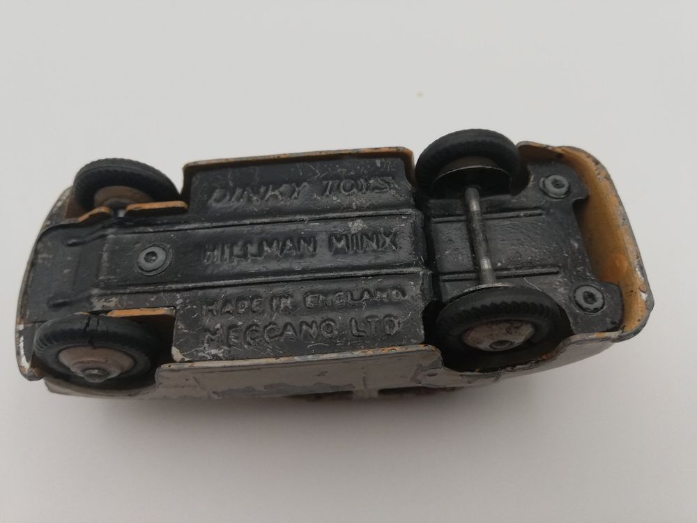 Dinky Toys Hillman Minx – Bicolore – Échelle 1/43 – Rare – Sans Boîte (état Parfait)