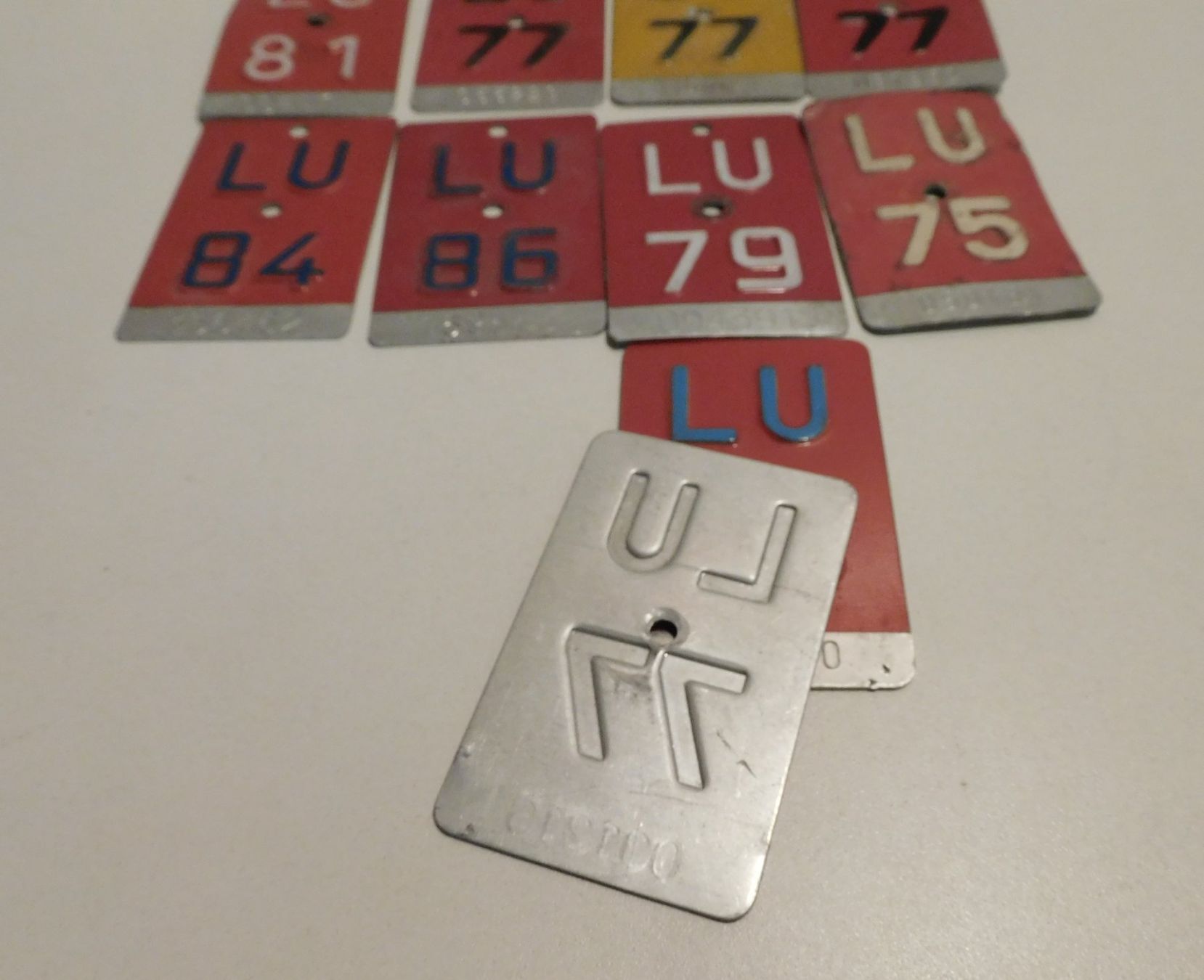 Insegne: Velonummern Konvolut 10 Velonummern Blechschild – Usato da Sursee venduto da 76 1
