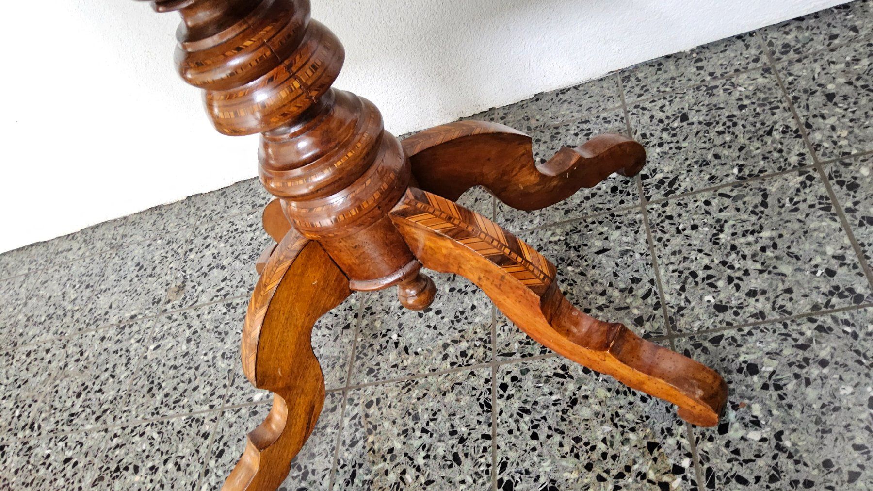 Tische: 2 Antiques tables avec marqueterie – Gebraucht aus Malleray von Frederic24 4