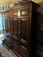 Massives Schrankmöbel, dunkles Holz, viel Stauraum, Top Zust