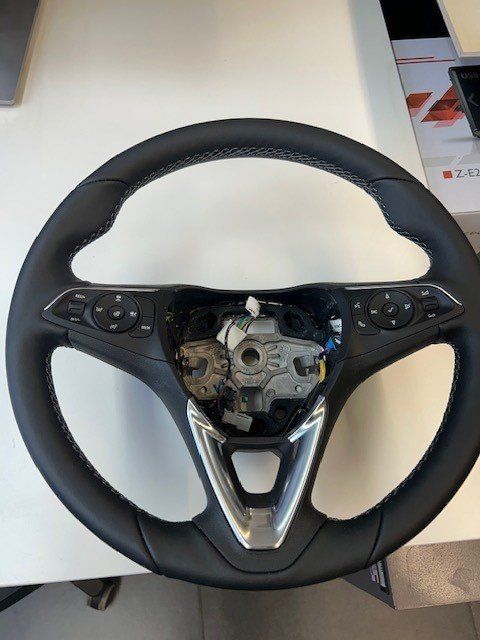 Opel Tutti pezzi di ricambio auto: Lenkrad Opel Combo E  95527148 / YQ001183YX – Nuovo e nell'imballaggio originale da Niedergösgen venduto da Marti019