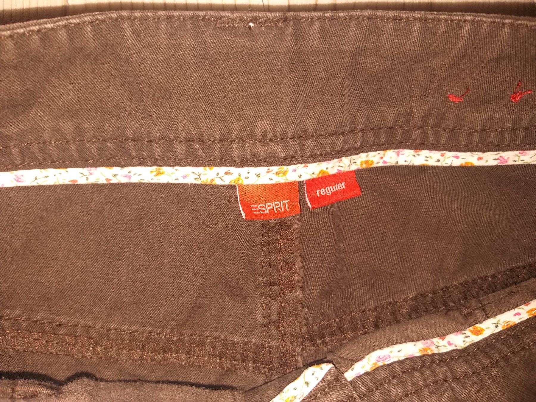 Esprit Pantaloni: Pantalon / Hose ESPRIT  Regular  Taille / Grosse 34 CH – Usato da Cossonay-ville venduto da Super-Price-Quality 2