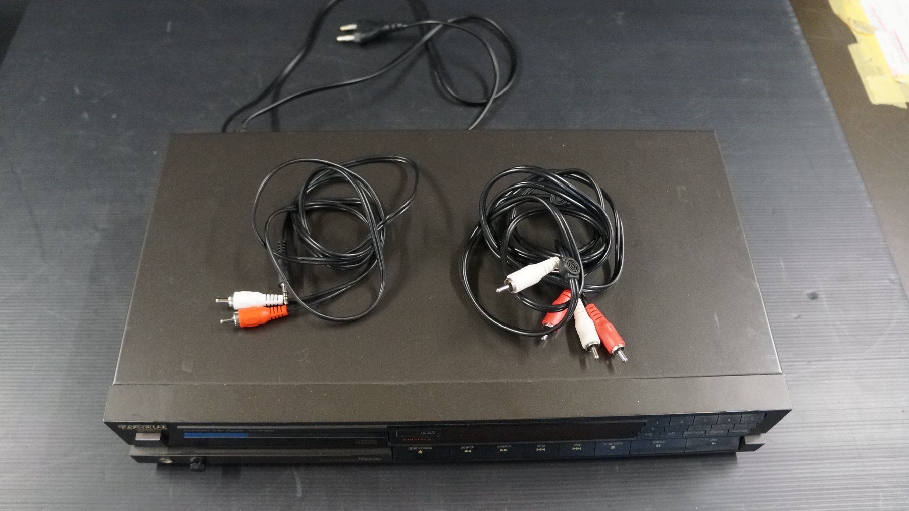 Technics Sistemi audio & multimediali: Technics SL-P250 Compact Disc Player – Usato da Basel venduto da bk_brockibasel 2