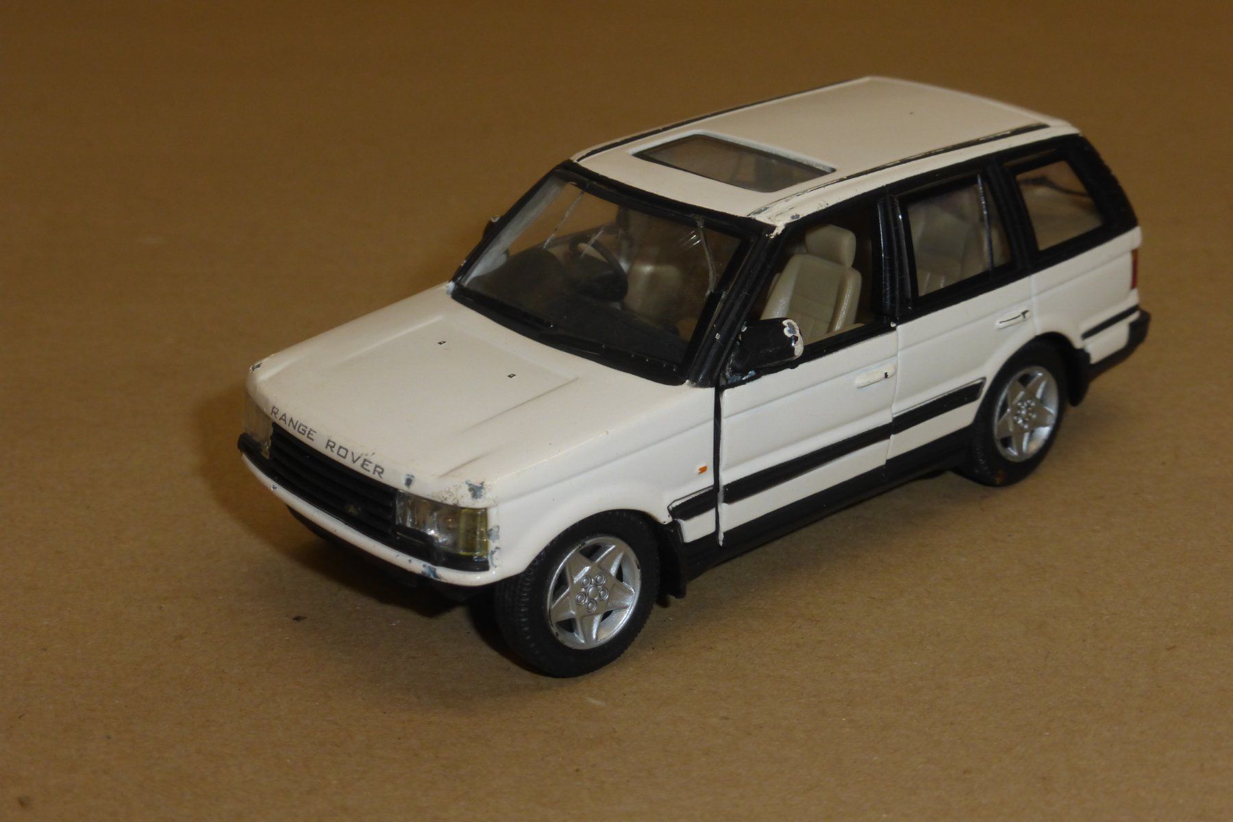 Voitures modèles: Modellauto Range Rover weiss – D'occasion à Gempen par Smokie72