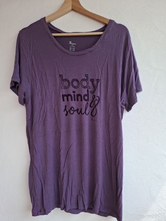 Damen T-Shirt LILA Grösse 44                      95% Viskos