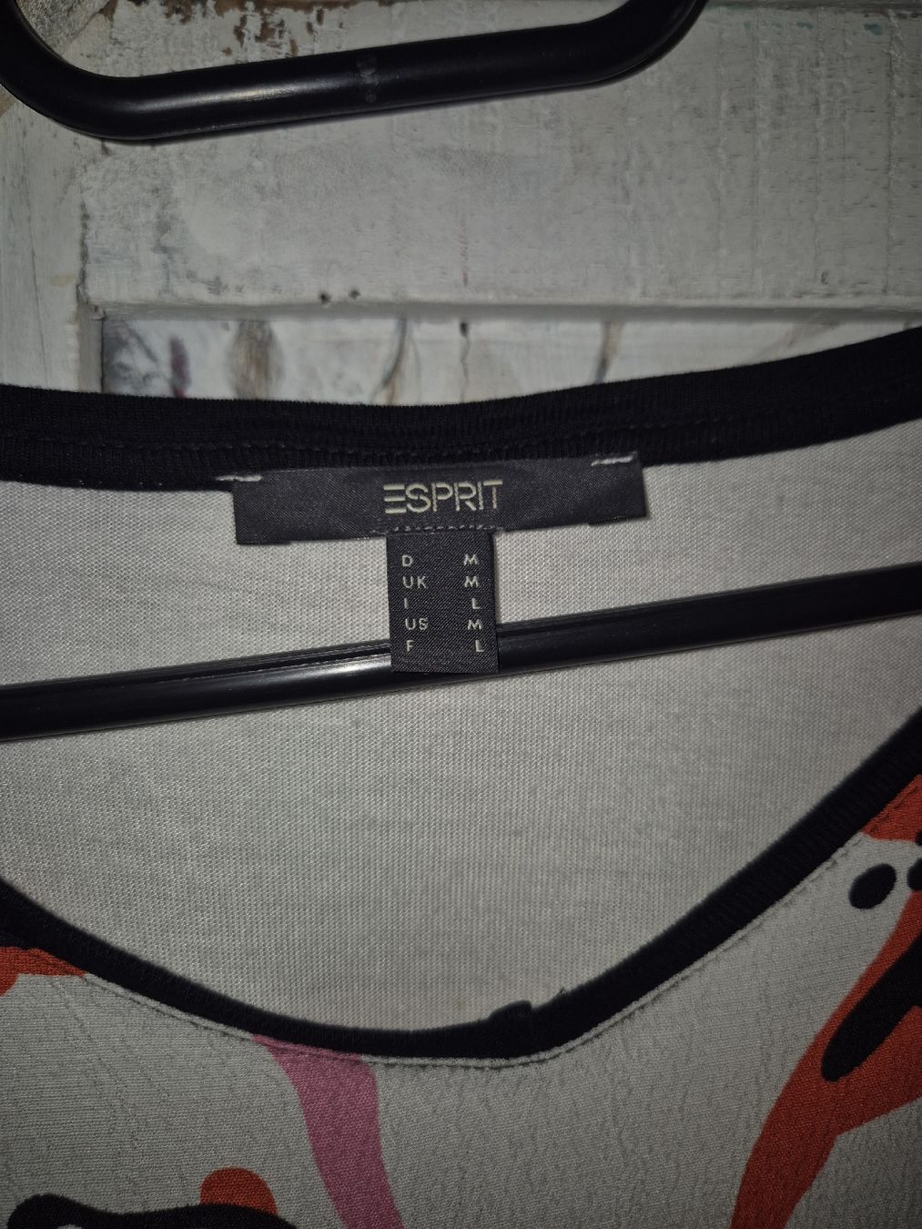 Esprit T-Shirts: Damen Shirt mit Blumenmuster Grösse M – Gebraucht aus Reinach BL von NeuEntdeckt 1